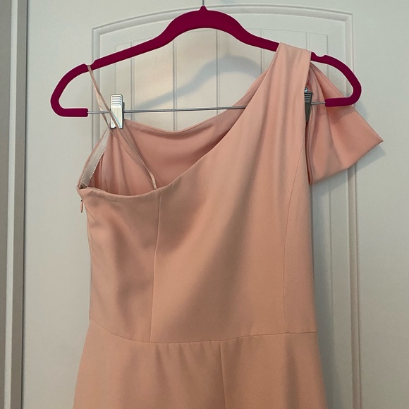 Elegant Gal Meets Glam Yvonne Dress in Peach - Picture 2 of 11